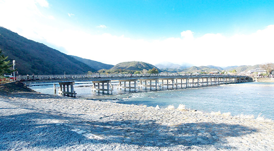 渡月橋　徒歩8分